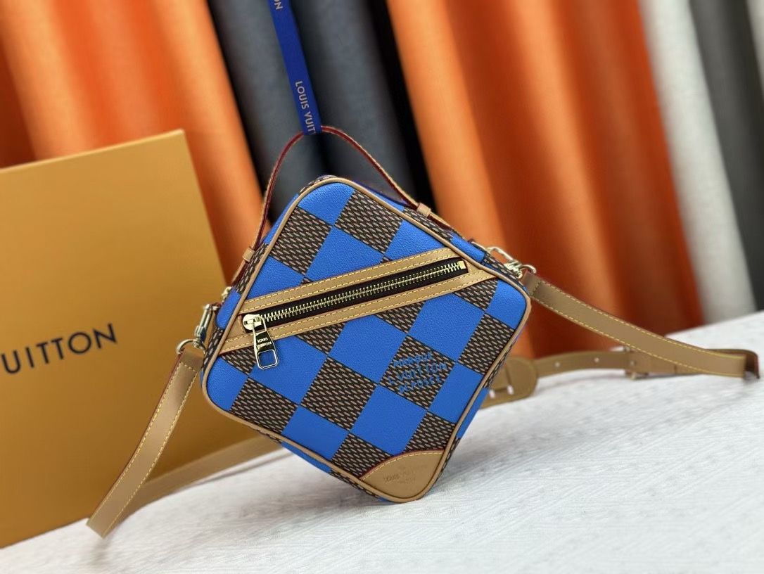 Louis Vuitton women bag LEB11
