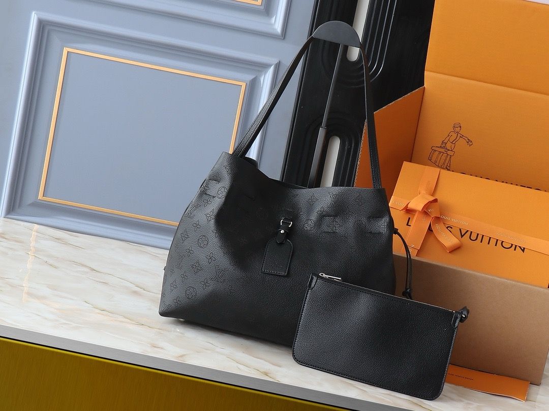 Louis Vuitton women bag LEB17