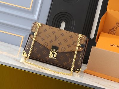 Louis Vuitton women bag LEB24