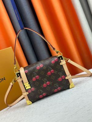 Louis Vuitton women bag LEB36