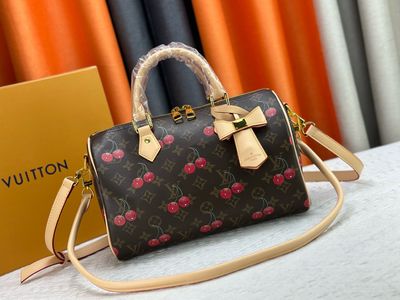 Louis Vuitton women bag LEB33