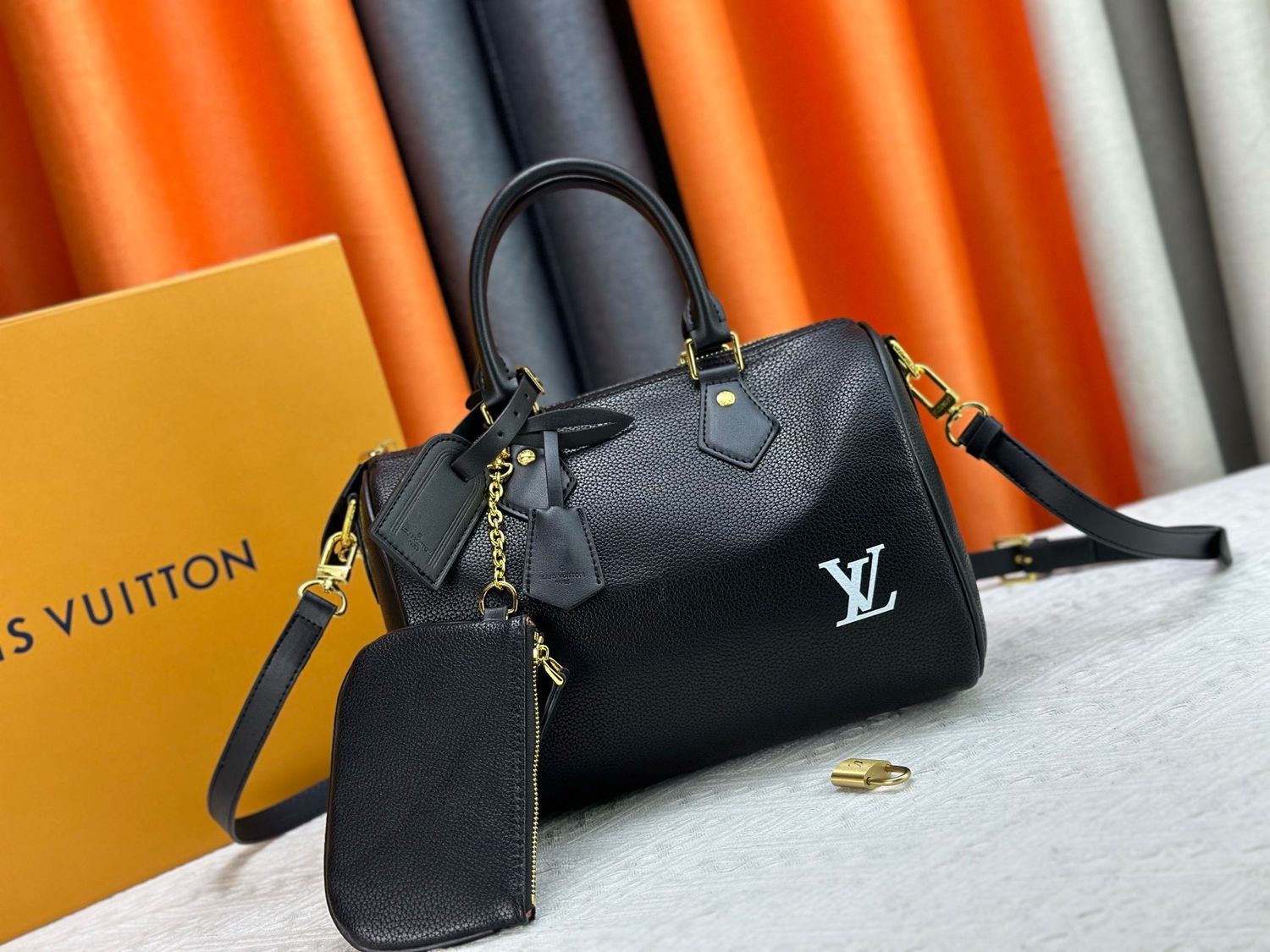 Louis Vuitton women bag LEB37