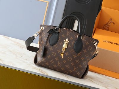 Louis Vuitton women bag LEC08