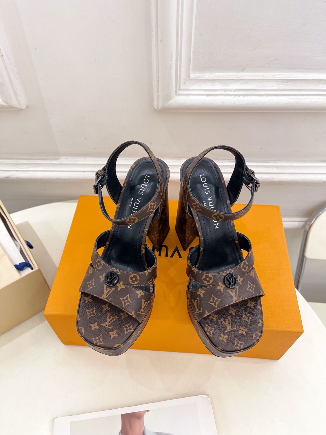 Louis Vuitton women sandals LAOD02