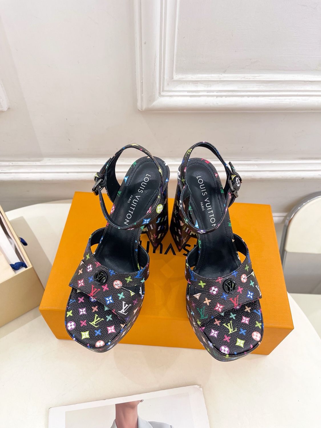 Louis Vuitton women sandals LAOD03