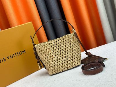 Louis Vuitton women bag LEE11