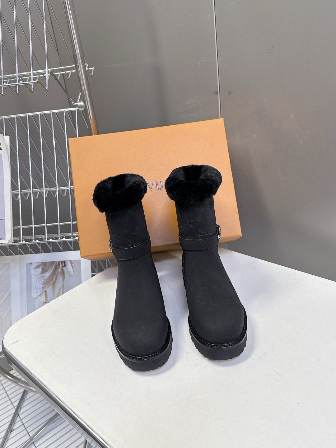 Louis Vuitton women boots LAOK01