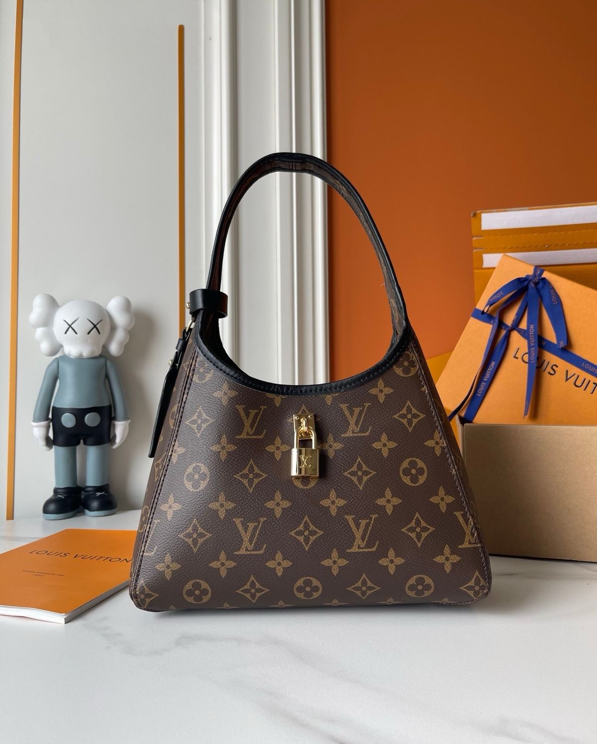 Louis Vuitton women bag LEK03