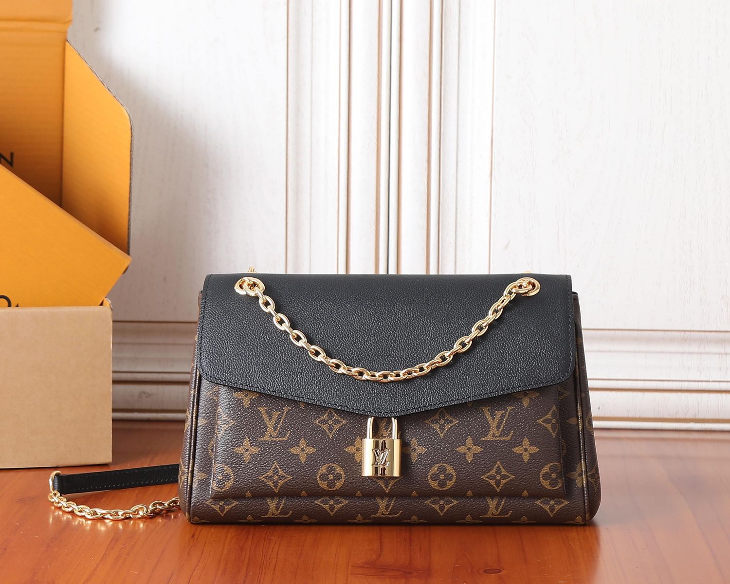 Louis Vuitton women bag LFA13