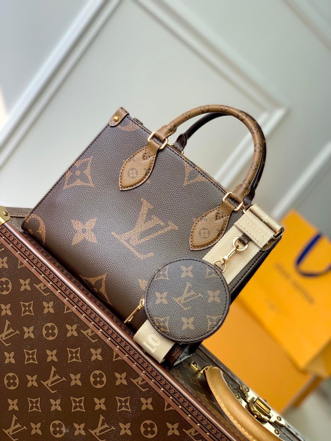 Louis Vuitton women bag LFA18