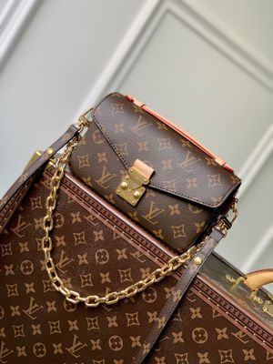 Louis Vuitton women bag LFA25