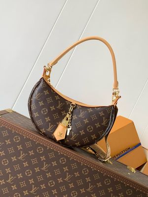 Louis Vuitton women bag LFA24