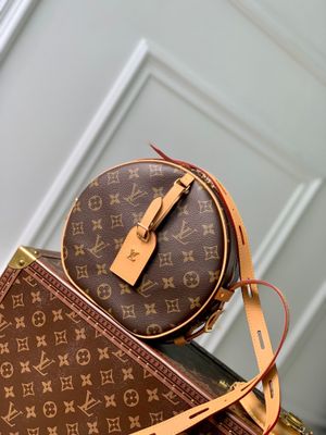 Louis Vuitton women bag LFA30