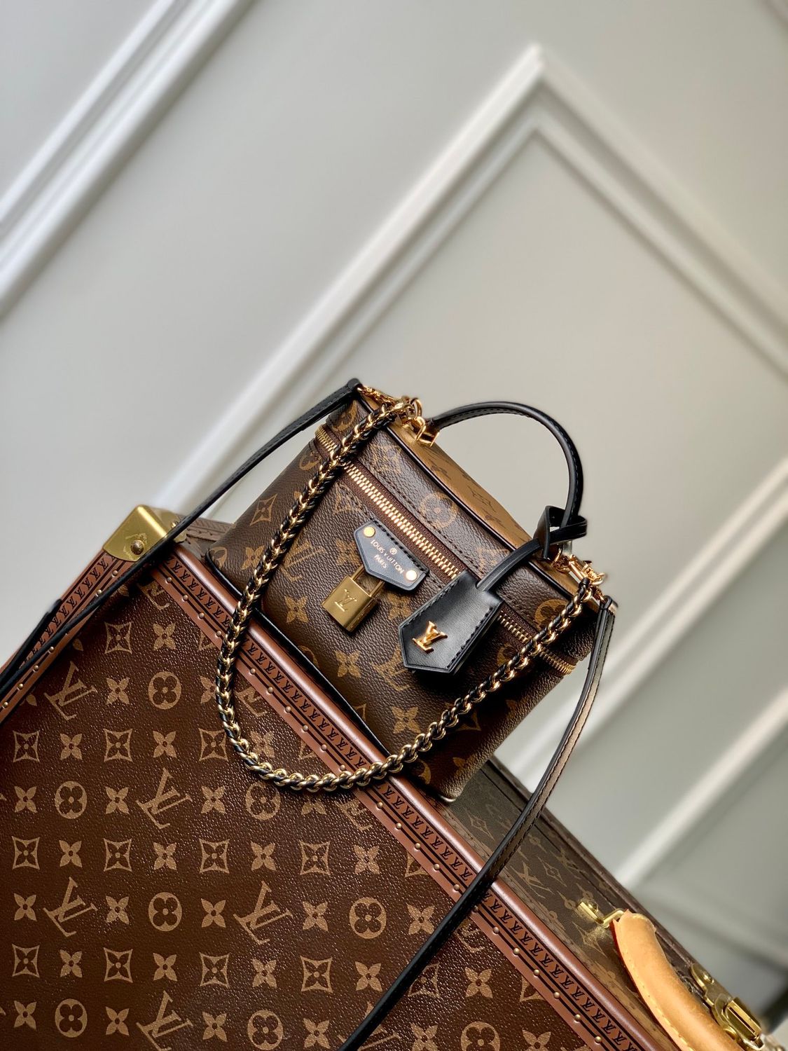 Louis Vuitton women bag LFA31