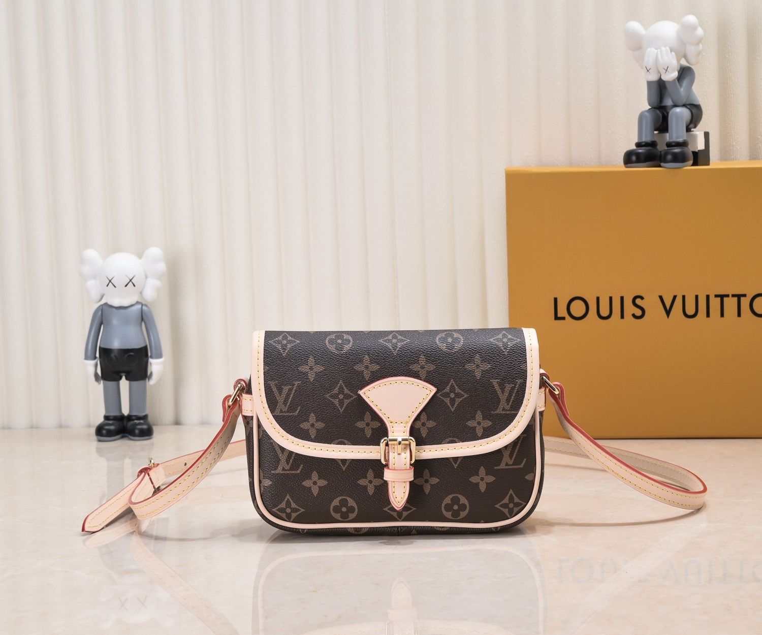 Louis Vuitton women bag LFB04