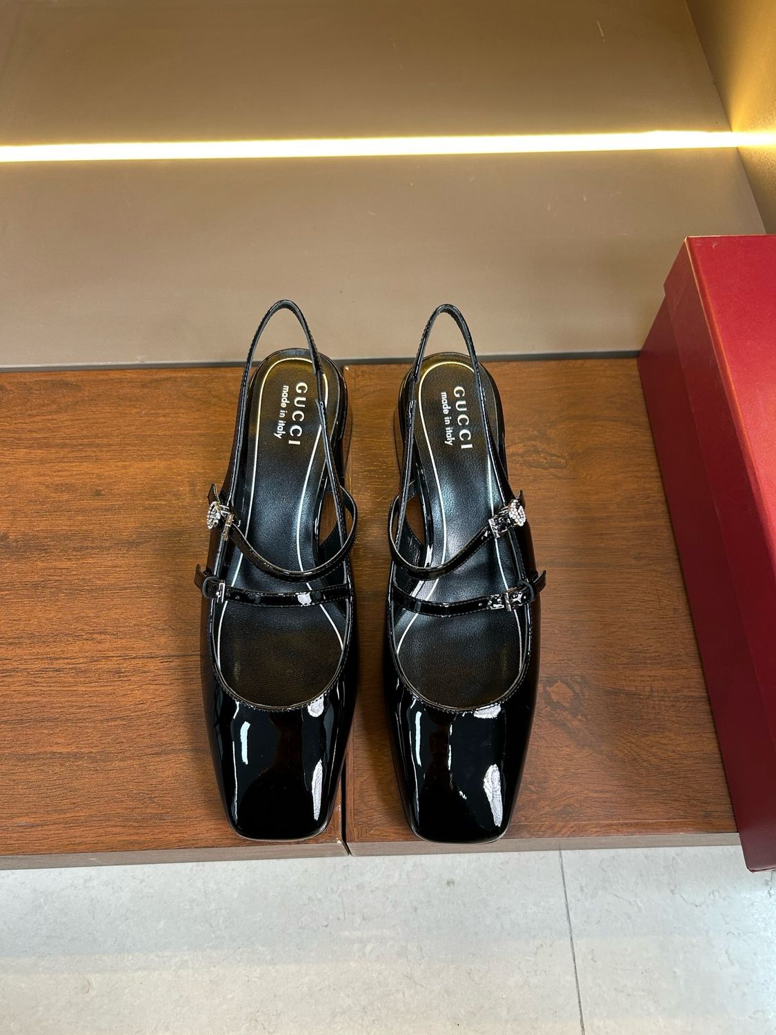 Gucci women sandals GBUE02