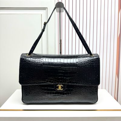 Chanel women bag CBG03