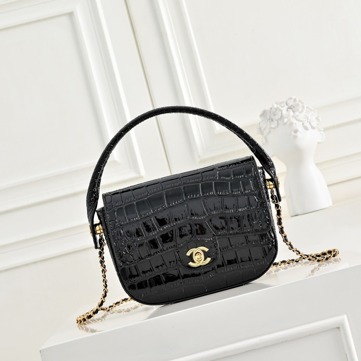 Chanel women bag CBG05