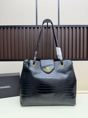 Chanel women bag CBG08