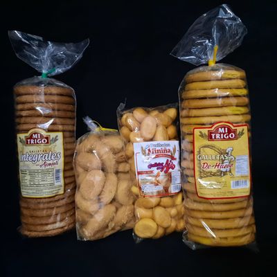 Galletas/Biscochos Dominicanos/Dominican Crackers/Cookies &amp; Cakes