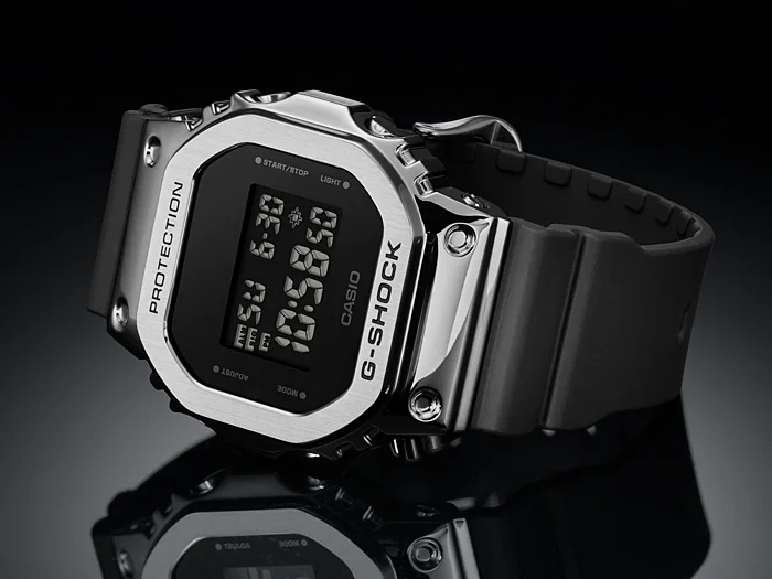 reloj deportivo hombre Casio G-SHOCK GM-5600-1 Carcasa de acero Resistente  a impactos 200m resistente al agua correa de resina