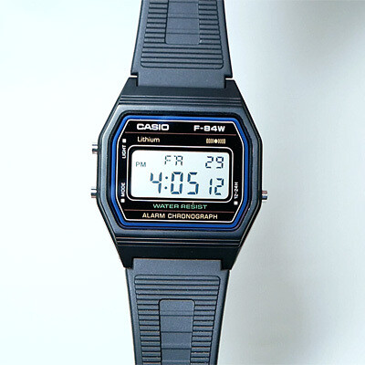 reloj clásico digital unisex Casio F-84W-1QJH versión JDM Mercado Doméstico Japonés Coleccionistas de Casio Alarma cronógrafo Luz correa de goma