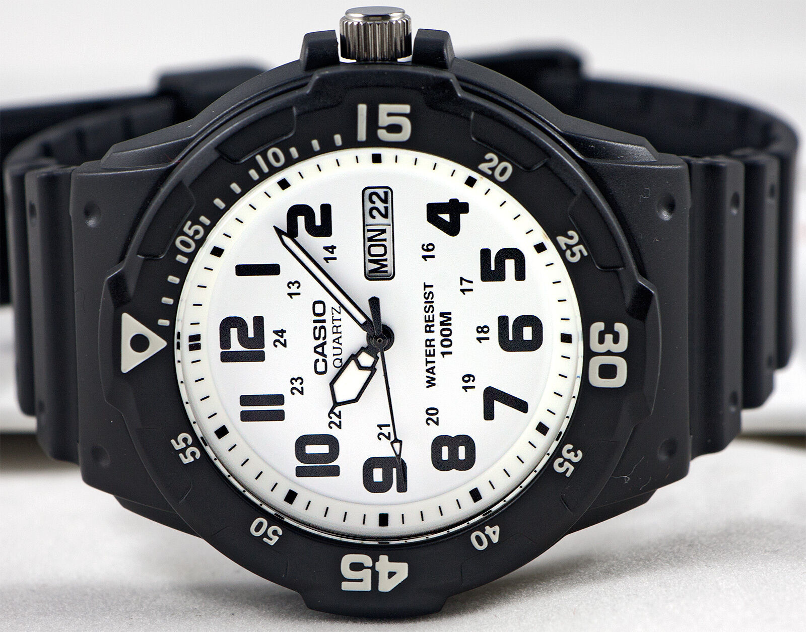 reloj hombre Casio MRW-200H-7B blanco negro deportivo