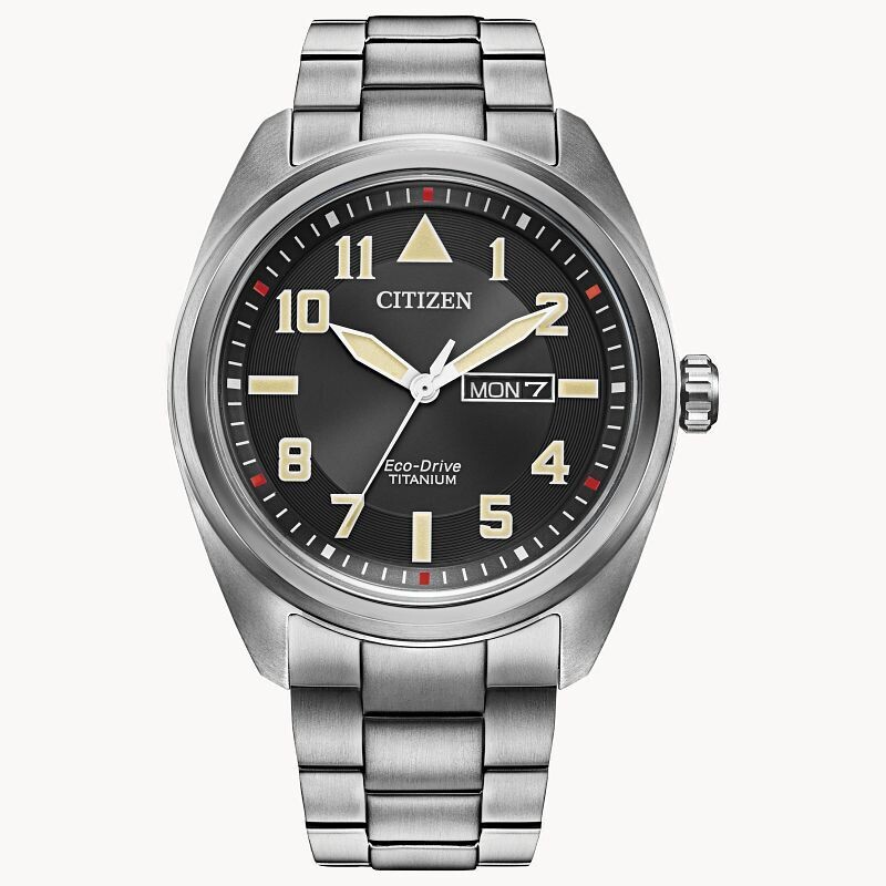 Reloj Aviador hombre Citizen Garrison Titanium BM8560-53E Ecodrive dial negro 42mm correa y caja de titanio Cristal de Zafiro 100m WR (funciona con energía solar)