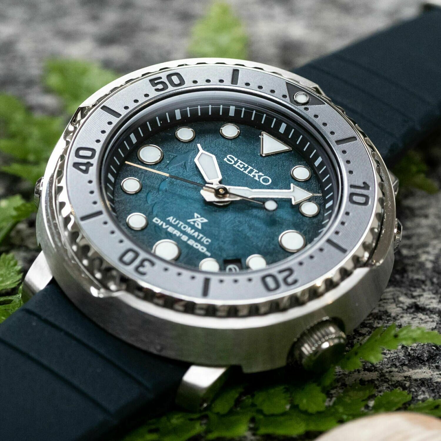 Seiko Prospex SRPH77K1 blue dial 43.2mm Prospex Tuna Antarctica automatic  divers men's watch 200m water resist silicon band