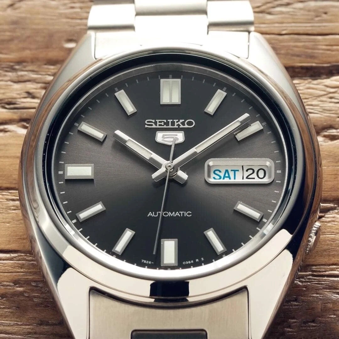 Seiko SNXS79K1 Seiko 5 automatic men's watch stainless steel bracelet