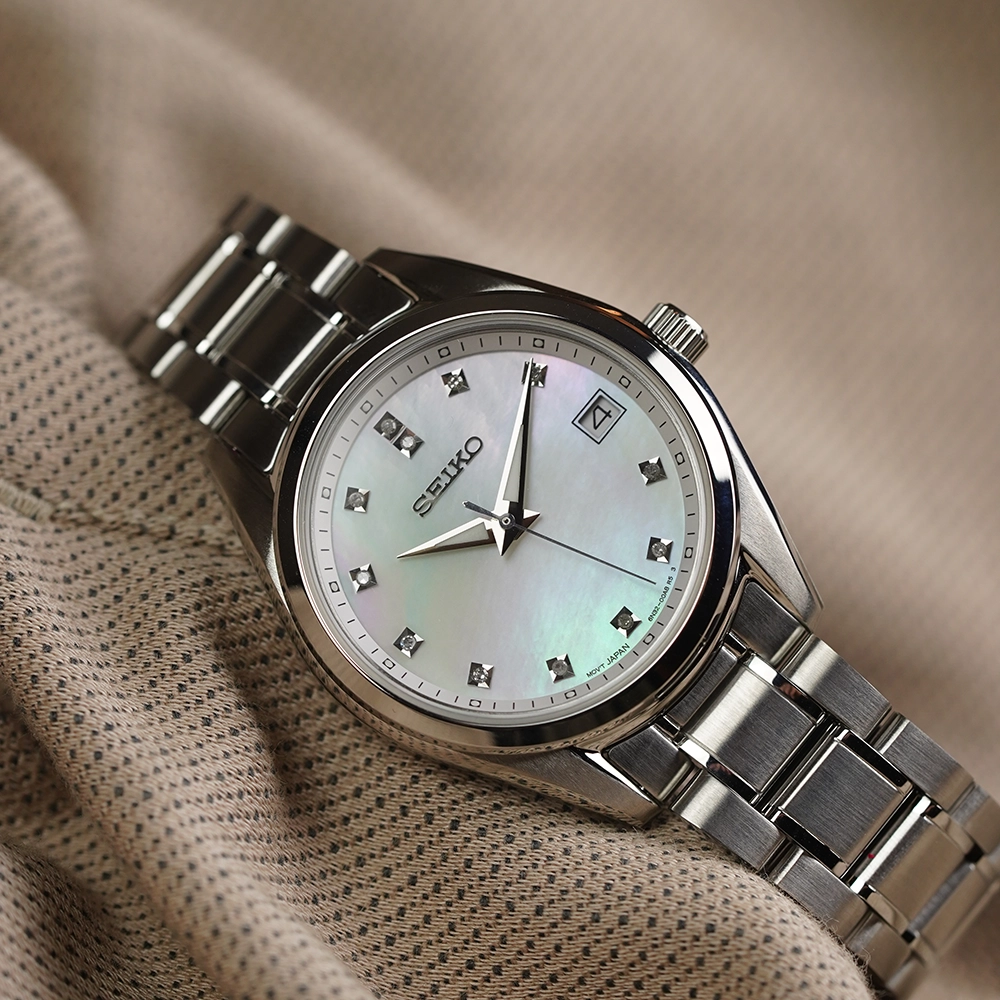 women&#39;s watch Seiko Diamonds SUR579P1 Mother of Pearl 32mm sapphire crystal 100m WR steel strap