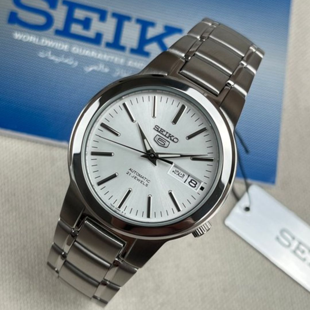Seiko 5 SNKA01K1 Men&#39;s Automatic Watch with White Dial and Steel Strap
