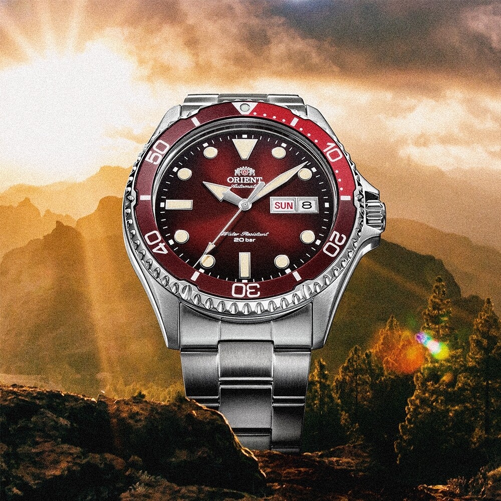 Orient Kamasu RA-AA0814R automatic divers men's watch red dial 41.8mm Sapphire glass 200m water resist stainless steel bracelet