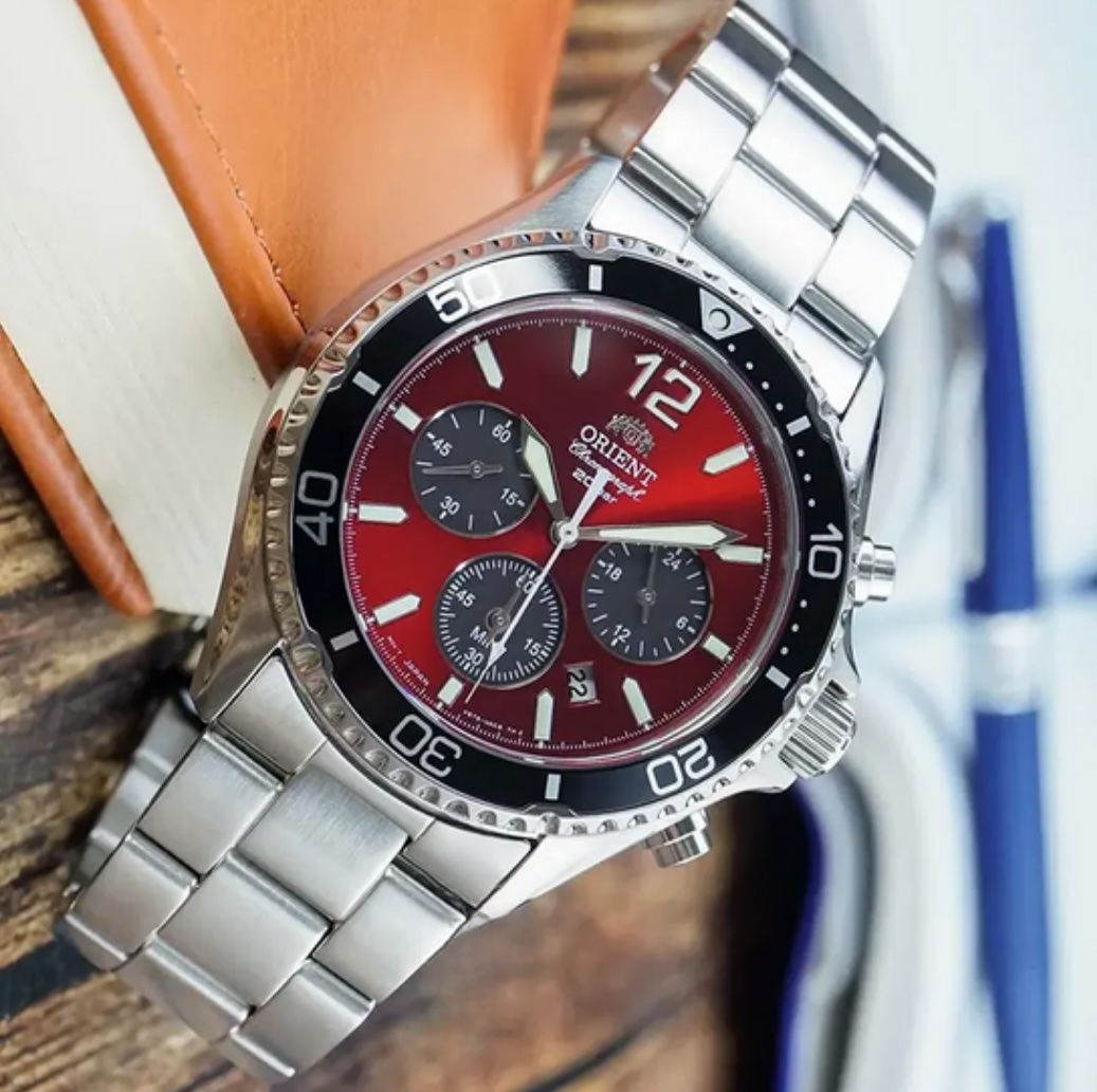 solar chronograph men's watch Orient Sports Chronograph IRed Black Panda RA-TX0207R  42.8mm 200m WR sapphire crystal sapphire crystal steel strap (solar or light powered)