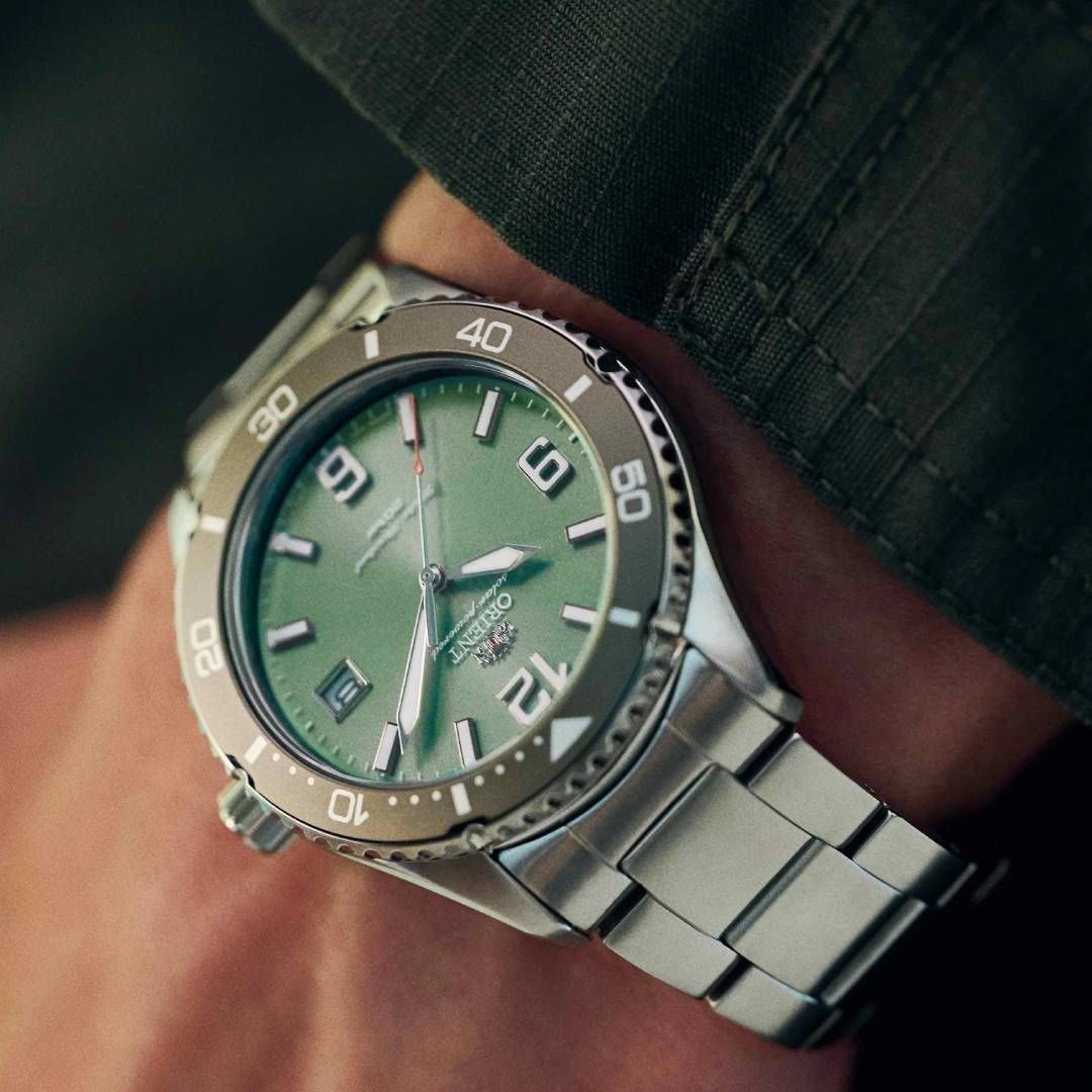 Orient Kamasu RA-WJ0001E 39.9mm 200m WR sapphire crystal sapphire crystal steel strap men's solar diving watch