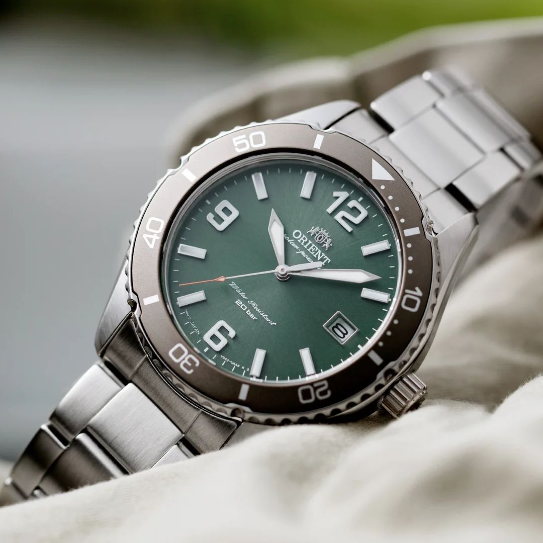 Orient Kamasu RA-WJ0001E 39.9mm 200m WR sapphire crystal sapphire crystal steel strap men's solar diving watch