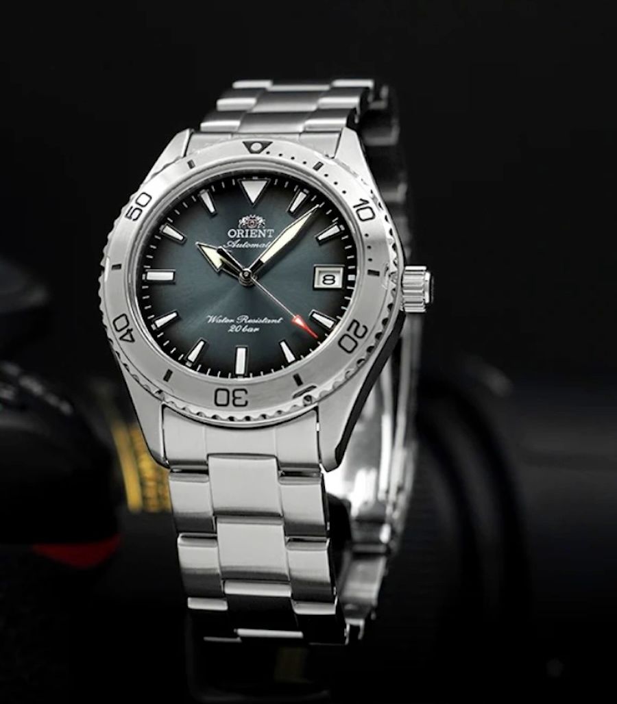 Orient Mako Mako Emerald Diver RA-AC0Q13E Men's Automatic Diving Watch, 39.9 mm, 200 m water resistance, sapphire crystal, steel bracelet