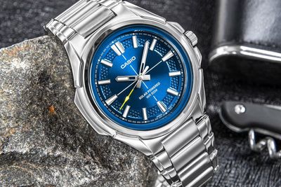 Casio MTP-RS100D-2AV Classic Men's Solar Watch, 46mm, 50m Water Resistance, Steel Strap, Solar-Powered Quartz Movement (powered by solar energy or light)