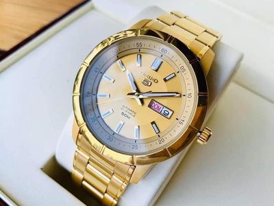 Seiko 5 SNKN62K1 men’s automatic watch, 43mm, 50m water resistant, steel strap