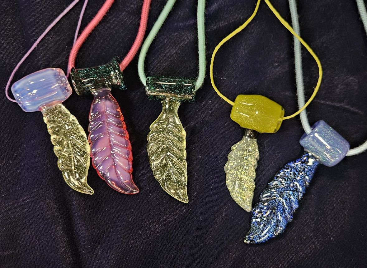 HicDogg Pendants Feather/Assorted Colors