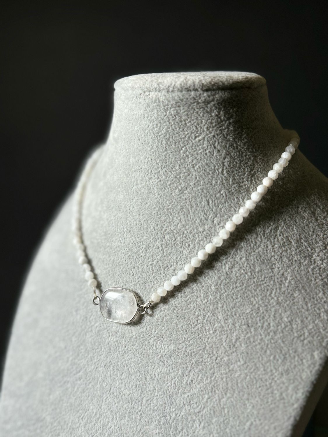 Necklace Seed Beads white with transparent Gem Stone