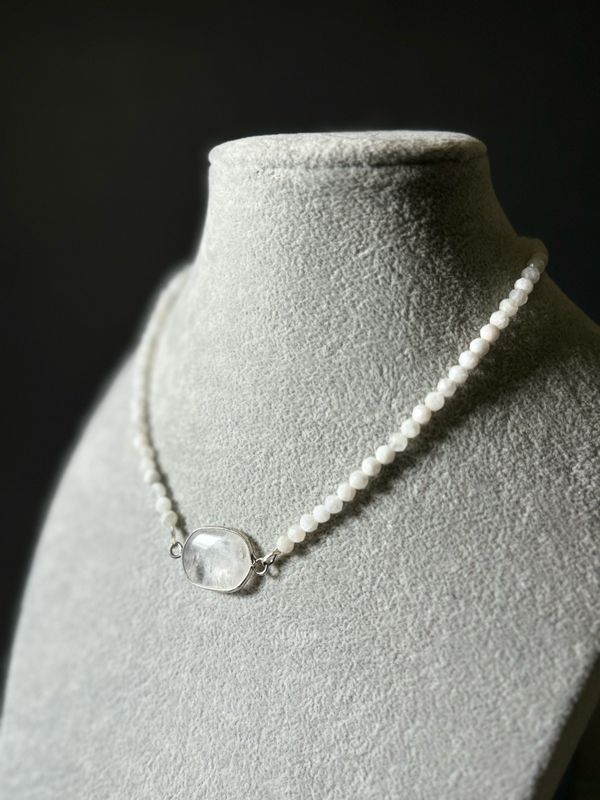 Necklace Seed Beads white with transparent Gem Stone