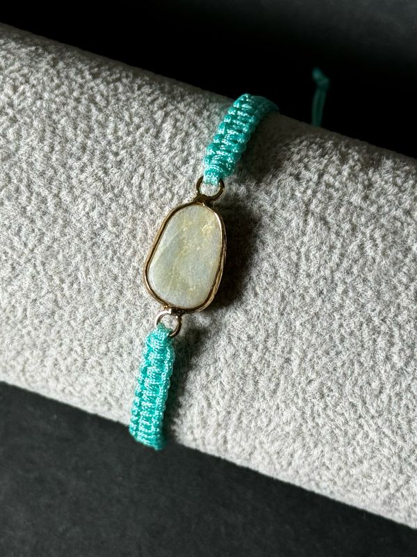 Bracelet Lazur Macramé with a White Gem