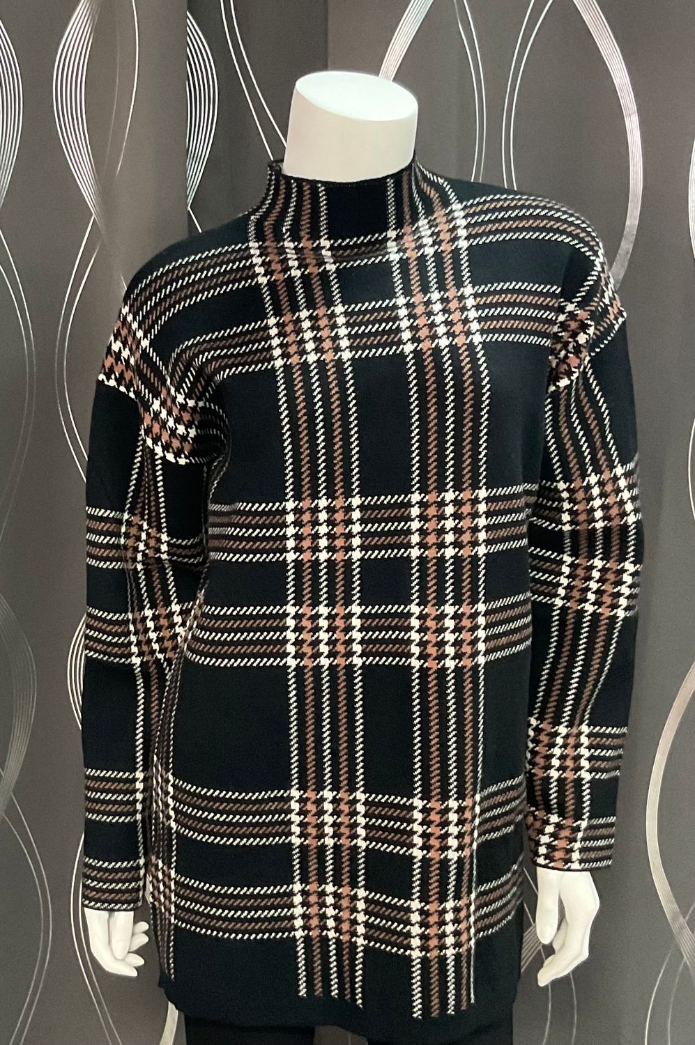LONG SLEEVE SWEATER BLACK WITH BROWN/WHITE STRIPES