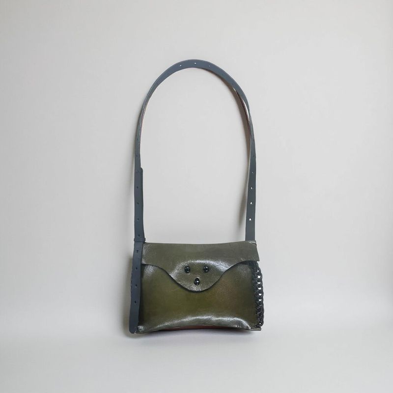 EZRA Shoulder Bag