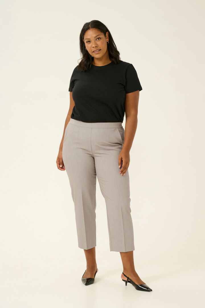 KCsakira cropped pants