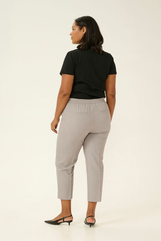 KCsakira cropped pants