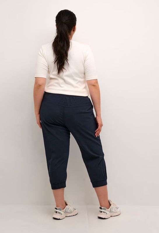 KCnana Capri Pants