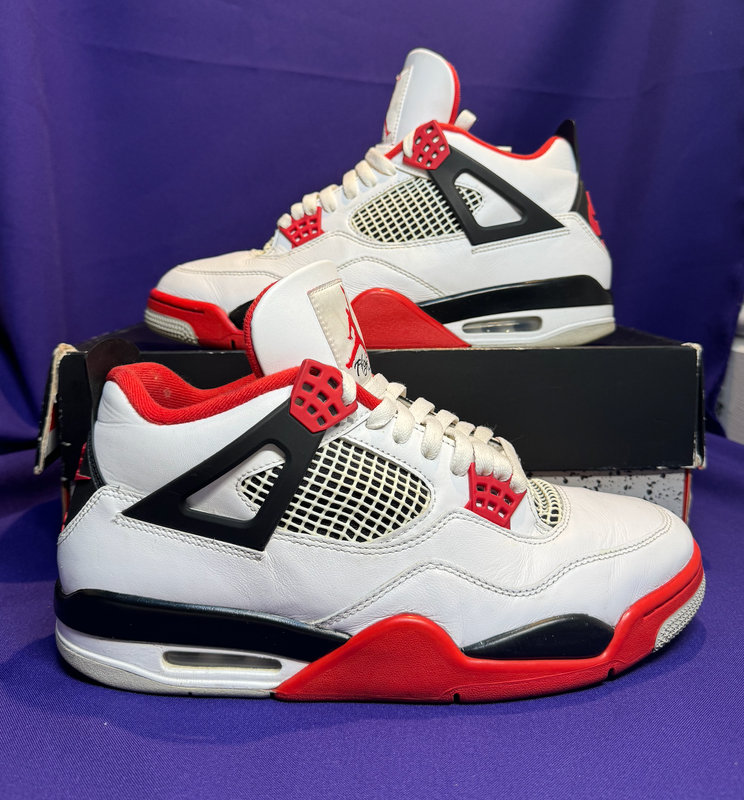 Jordan 4 Fire Reds Size uk 9.5 (Pre-Loved) Jordan 4 Fire Reds Size uk 9.5 (Pre-Loved)