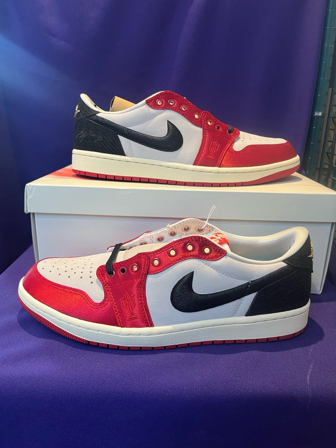 nike air jordan 1 trophy room size